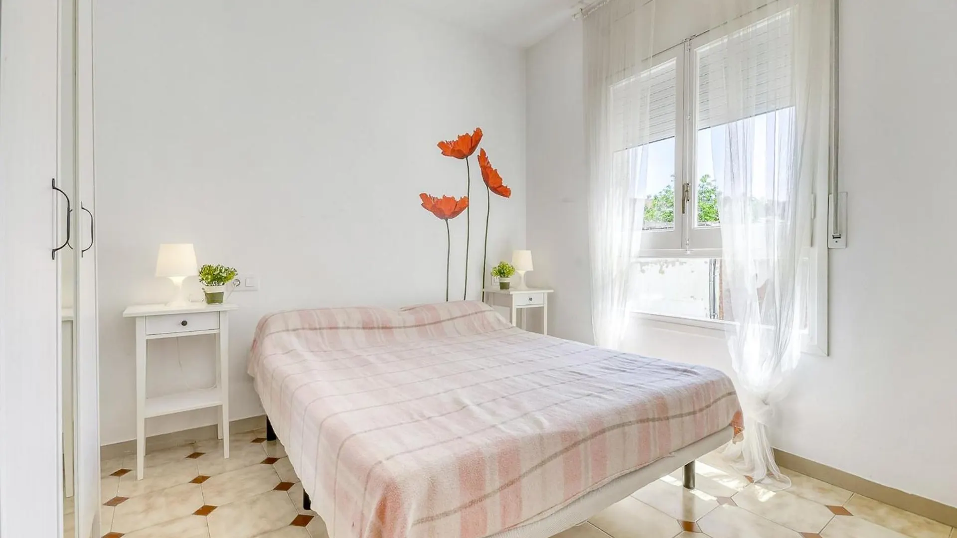 רוזס Apartment With Communal Pool