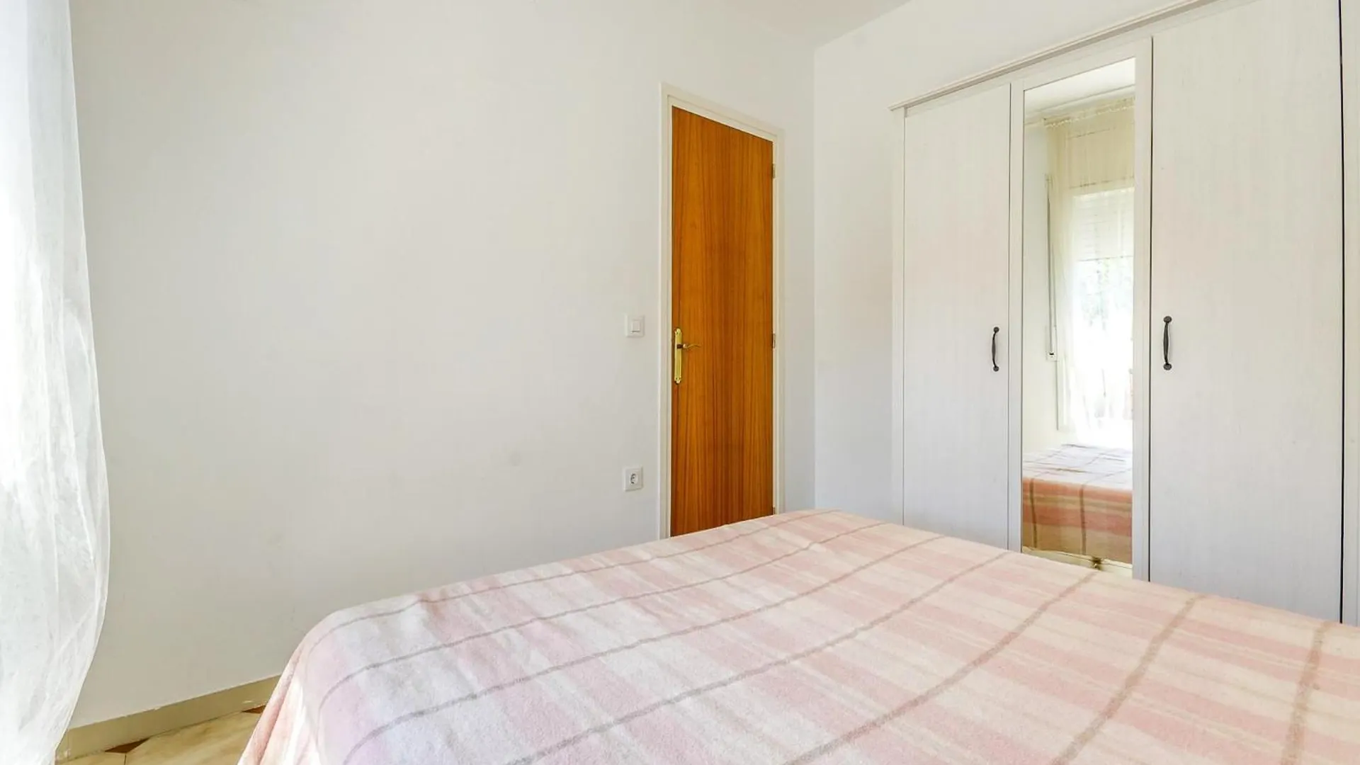 Apartment With Communal Pool Roses